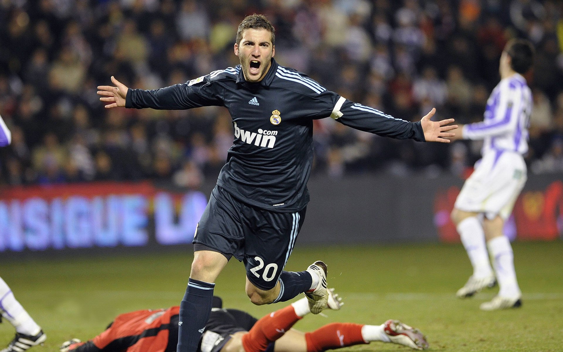 场馆功能区域优化升级多项便民服务提升球迷入场体验满意度，提高场馆利用率的方法